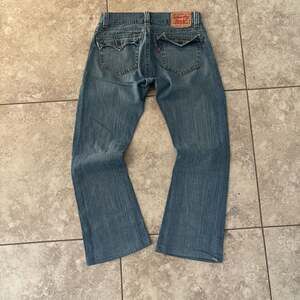 Levi's Bootcut Distressed Light Wash Blue Jeans with Flap Pockets, Size 8M